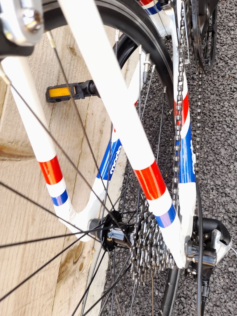Moda Minor 7-10 year old child's Road Bike 