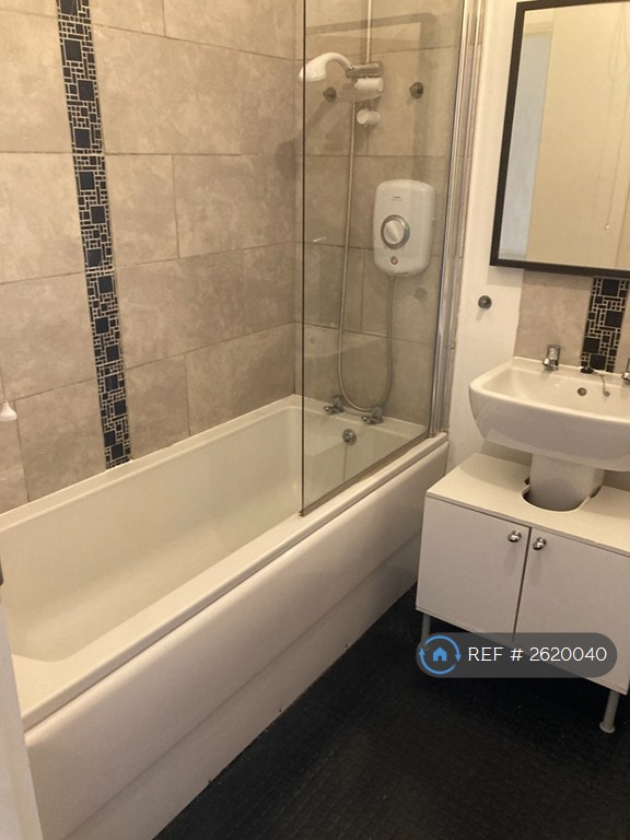 1 bedroom flat in Ty Naba, Clydach, Swansea, SA6 (1 bed) (#2620040)