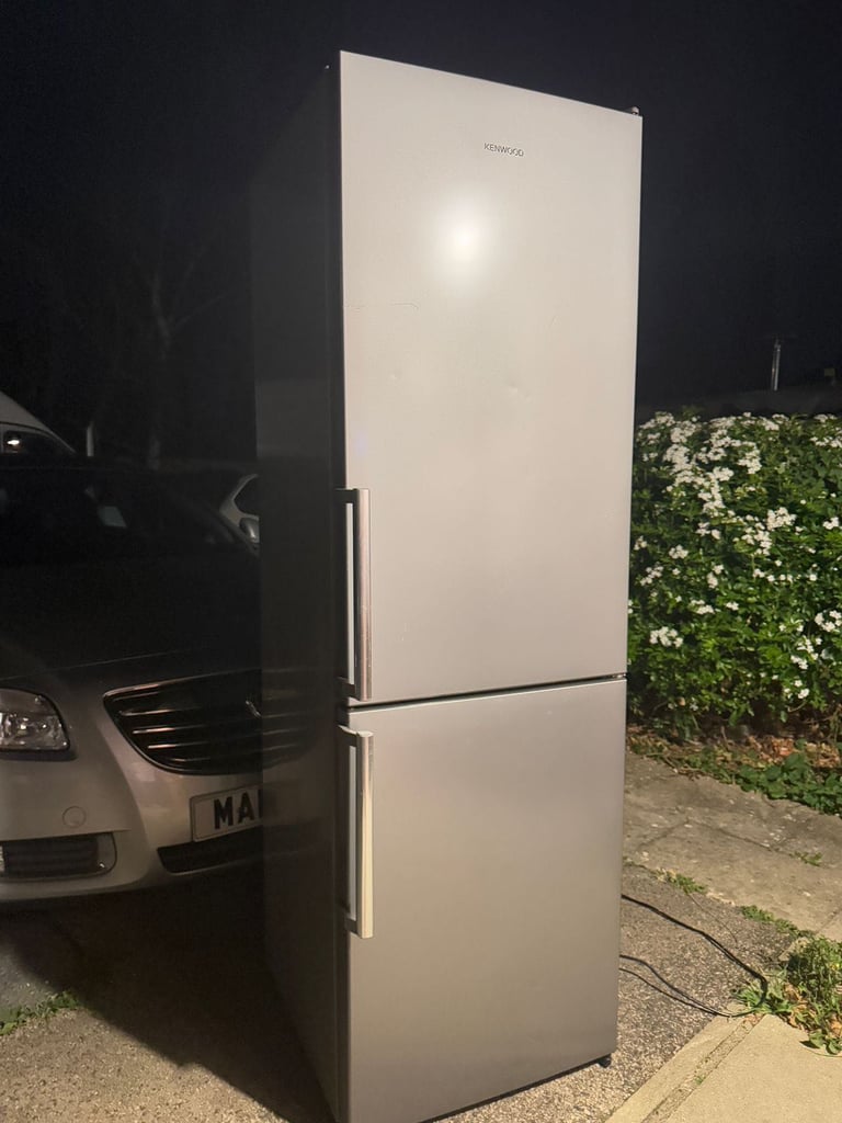 Tall fridge freezer for £150(we can deliver)