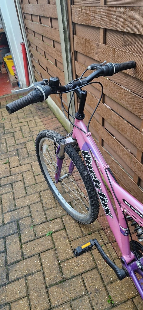 ROCKFOX REFLEX DUAL SUSPENSION 18 INCH FRAME 26 INCH WHEELS. VERY GOOD.