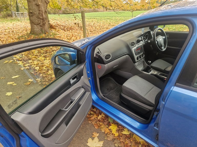 Ford Focus 2010 low millage new clutch and timing belt