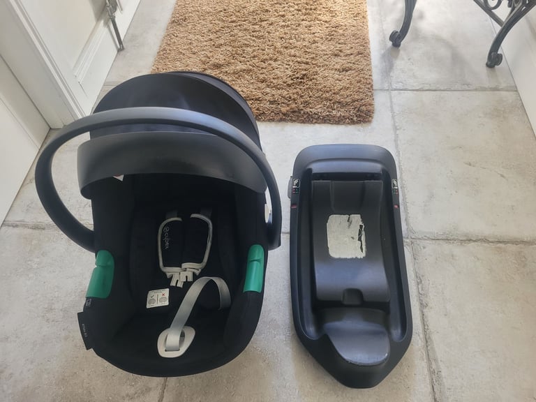 image for Cybex car seat and isofix base 