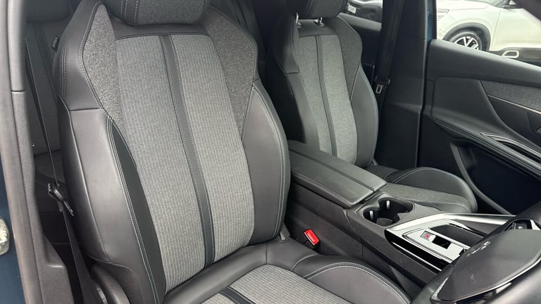 2024 Peugeot 3008 1.6 13.2kWh Allure Premium + SUV 5dr Petrol Plug-in Hybrid e-EAT Euro 6 (s/ SUV...