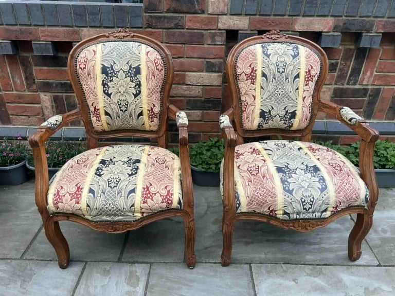 3 seater and 2 chairs 
