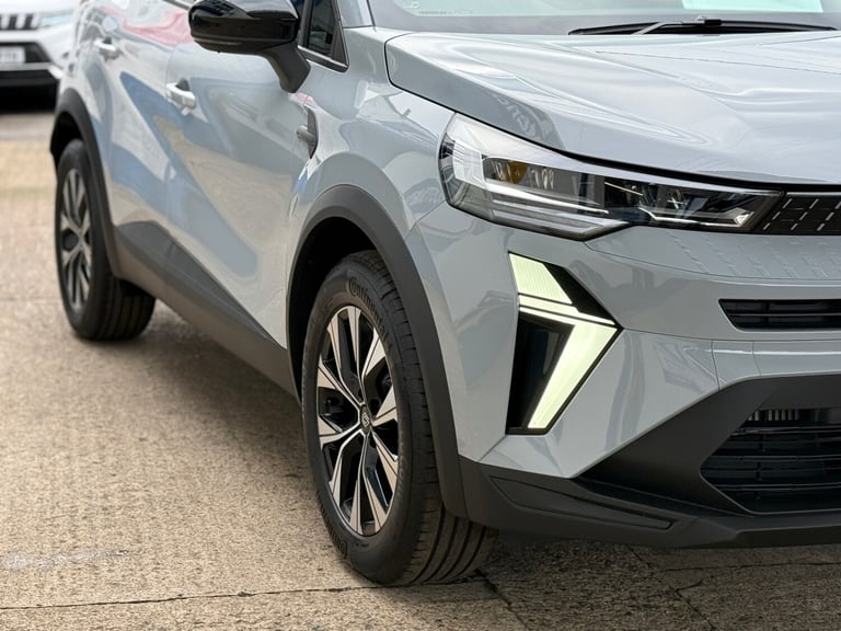 2025 Renault Captur 1.0 TCE 90 Evolution 5dr, UNDER 10 MILES, SEPTEMBER 2028 RENAULT WARRANTY,  H...
