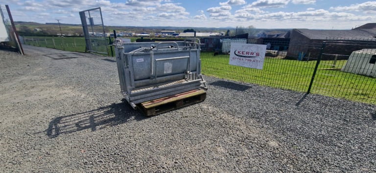 Ironworks sheep turnover crate in ex condition farm livestock tractor 