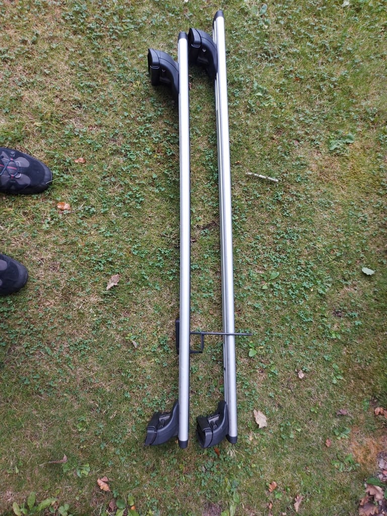 Volvo v40 cross country genuine roof bars 
