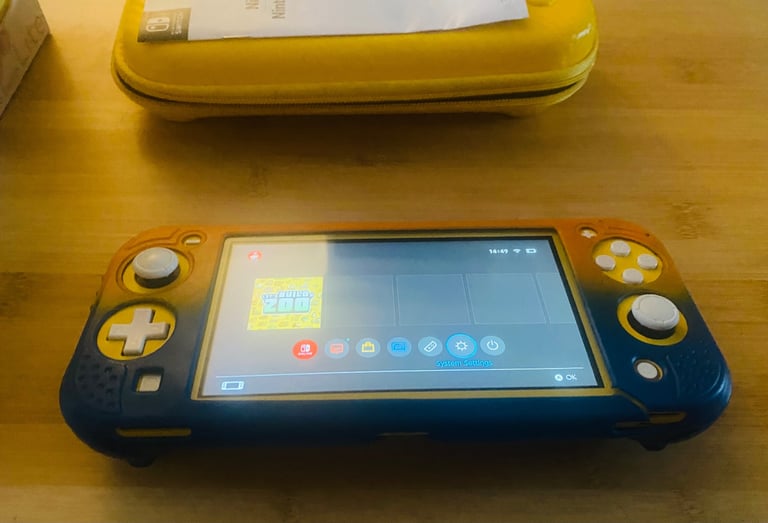 Nintendo Switch Lite (yellow) * mint condition*