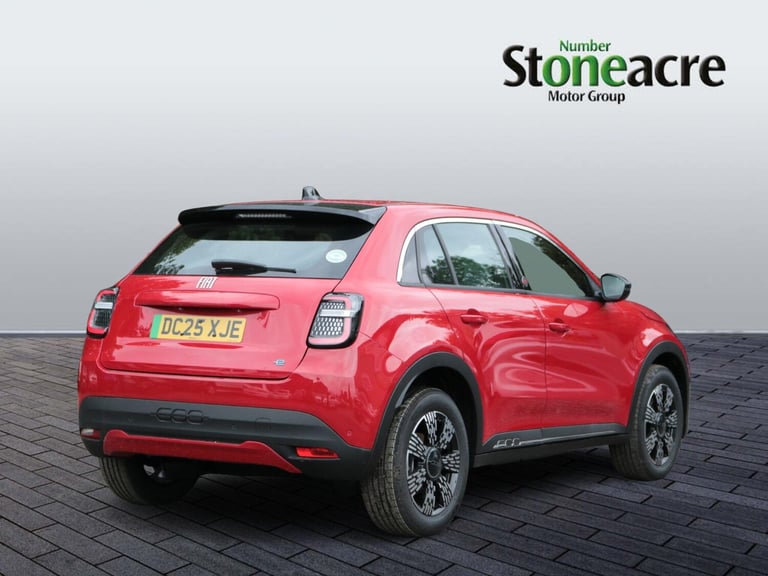 2025 Fiat 600 Fiat 600e (red) 54kwh 154hp HATCHBACK Electric Automatic
