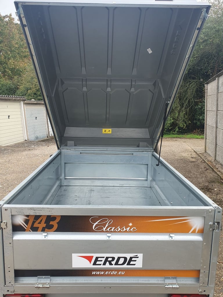Erde 143 Trailer with lockable hard top and load bars