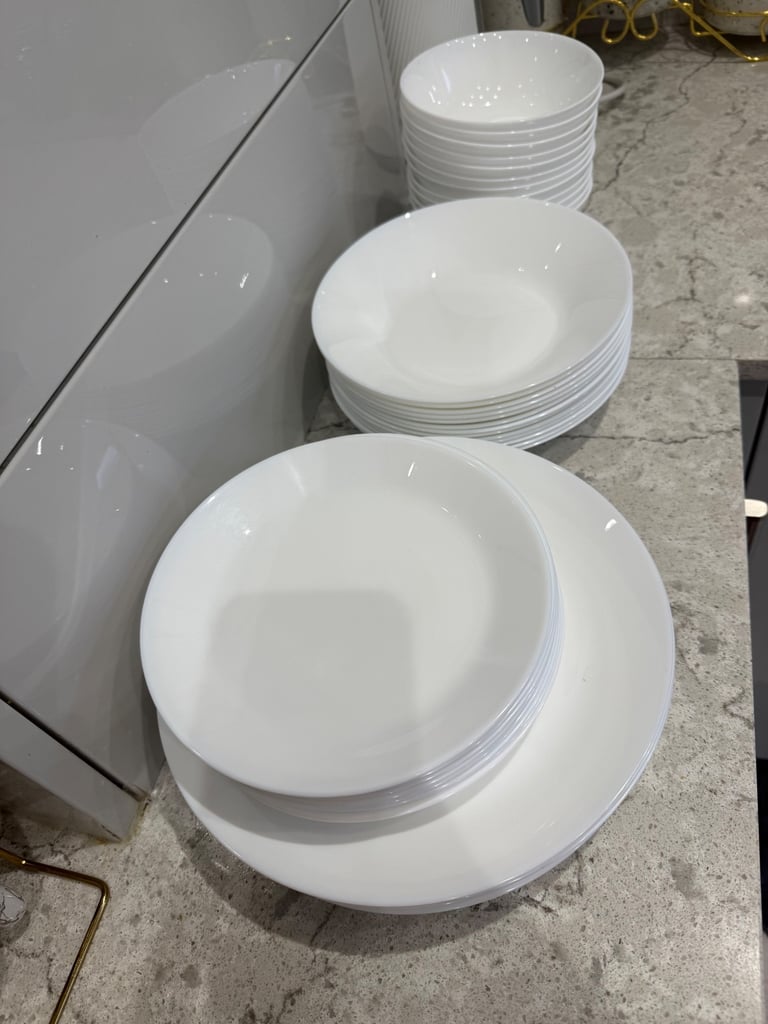 Dinner set for 12