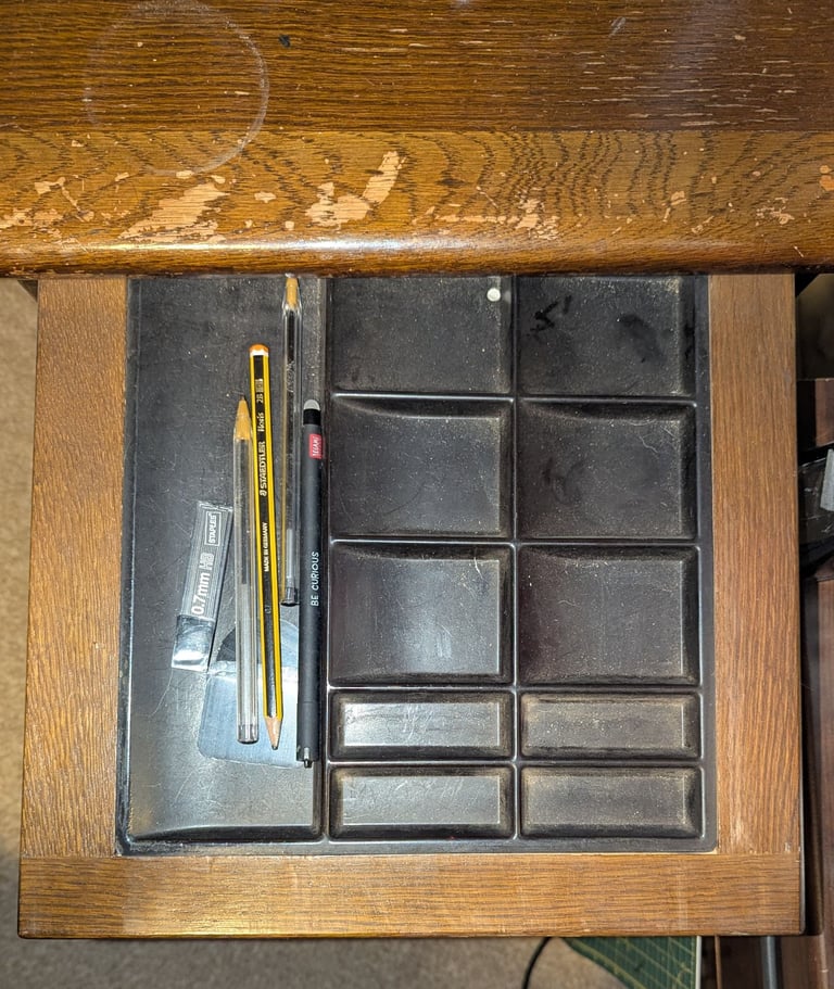 Desk (antique typewriter)