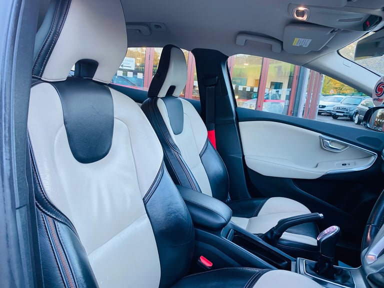 2013 Volvo V40 Cross Country 1.6 D2 Lux Nav Hatchback 5dr Diesel Manual Euro 5