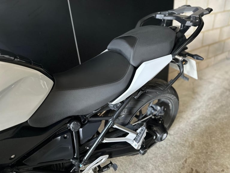 Stunning 2023/23 BMW R1250 RS SE in White with GR MOTO Exhaust and Panniers
