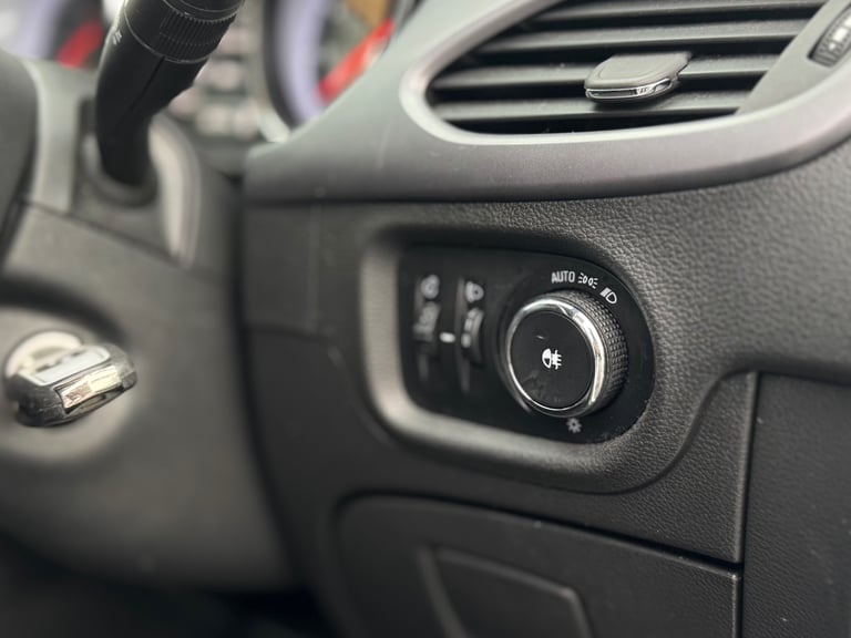 2016 Vauxhall Astra 1.6 CDTi 16V Design 5dr HATCHBACK Diesel Manual