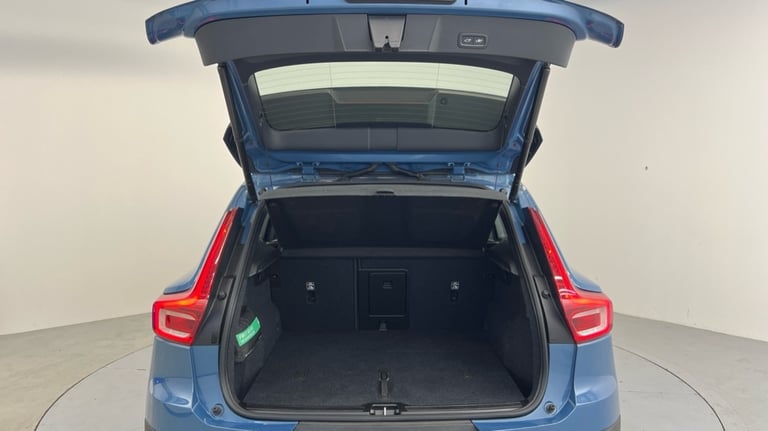 2022 Volvo XC40 2.0 B4P Plus Dark 5dr AWD Auto ESTATE PETROL Automatic