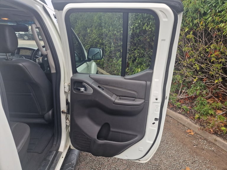 2012 Nissan Navara Double Cab Pick Up Outlaw 3.0dCi V6 231 4WD Auto PICK UP Diesel Automatic