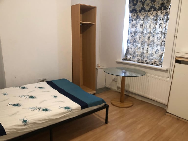 Spacious & Cosy Double Room for Rent AT ST6 2DS