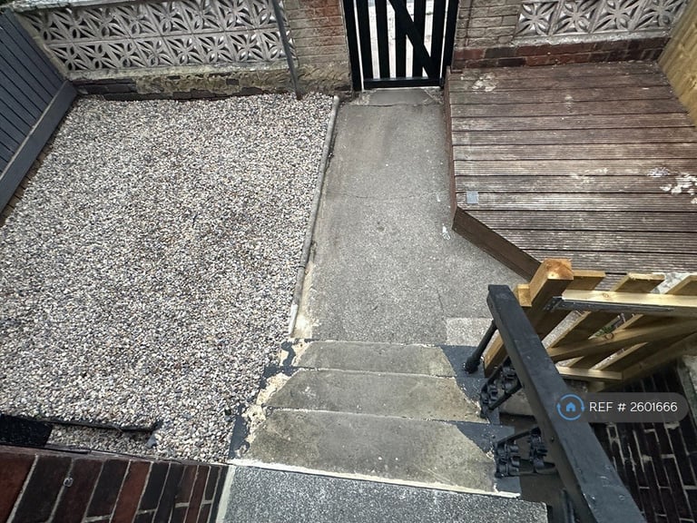 2 bedroom house in Woodlea Mount, Leeds, LS11 (2 bed) (#2601666)