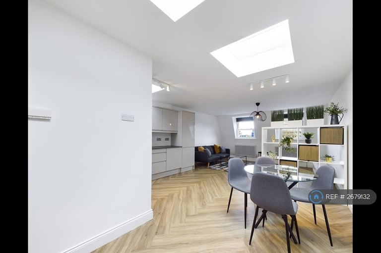 2 bedroom flat in Bethnal Green Road, London, E2 (2 bed) (#2679132)