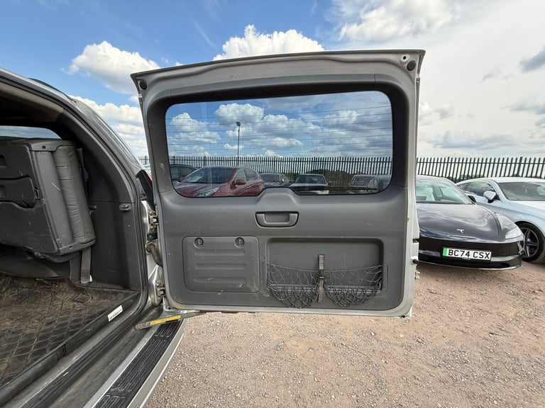 2010 59 TOYOTA LAND CRUISER LIMITED EDITION 3.0 D-4D AUTOMATIC 8 SEATER SILVER