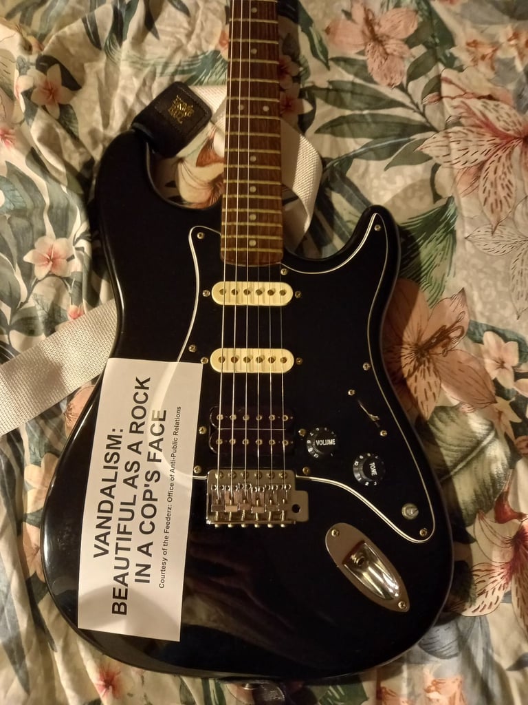 Nirvana Kurt Cobain 'vandalism' stratocaster Reading Festival 1991 replica electric guitar. 