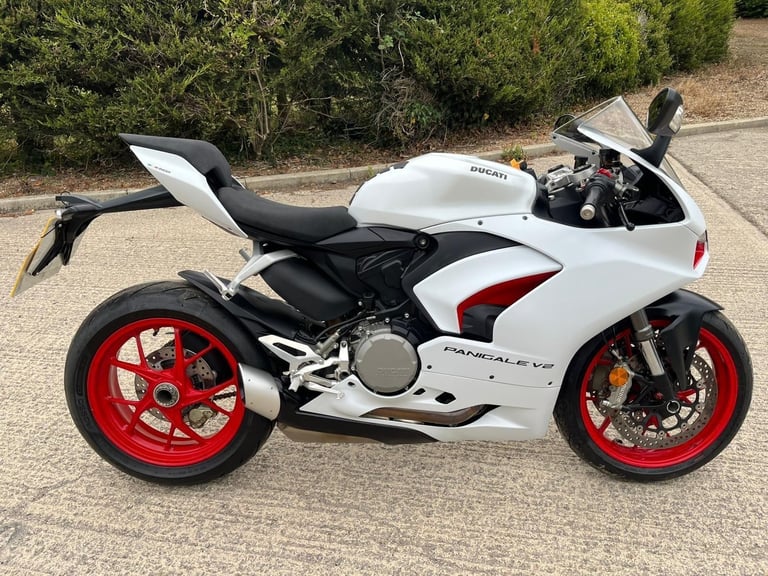 2022 71 DUCATI PANIGALE V2 WHITE - 1421 MILES HPI CLEAR SPORTS 955 NEW MOT