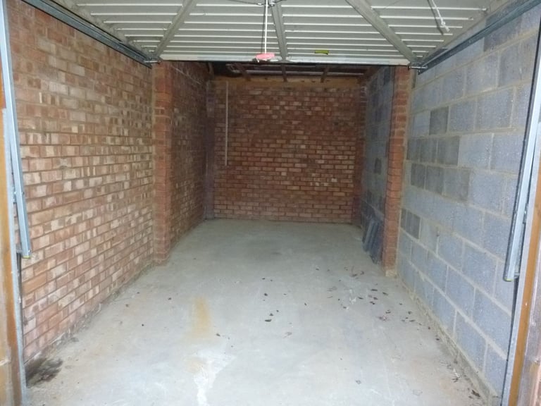 Lockup and leave garage at Lynwood, r/o 32 Madrid Road, Guildford, GU2 7NY