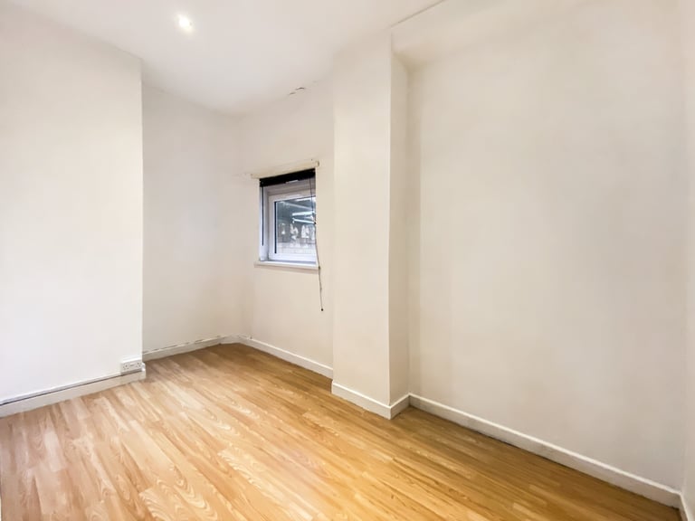 1 bedroom flat in 124 Clive Street, Cardiff, CF11 Book Online - The Rent Guru {160}