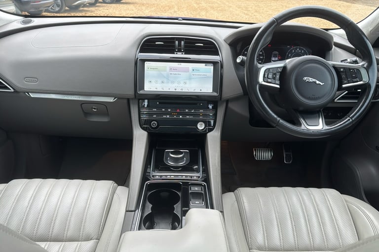  Jaguar F Pace 2.0 P250i Portfolio Suv 5dr Petrol Auto Awd Euro 6 s/s 250 Ps
