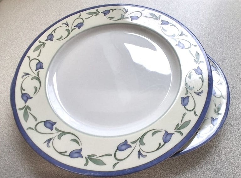 LARGE PORCELAIN PIZZA PLATE AND OVAL PORCELAIN SERVING PLATE
