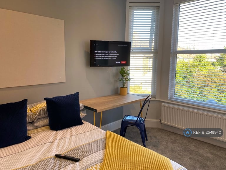 6 bedroom house in Halkyn Avenue, Liverpool, L17 (6 bed) (#2648940)