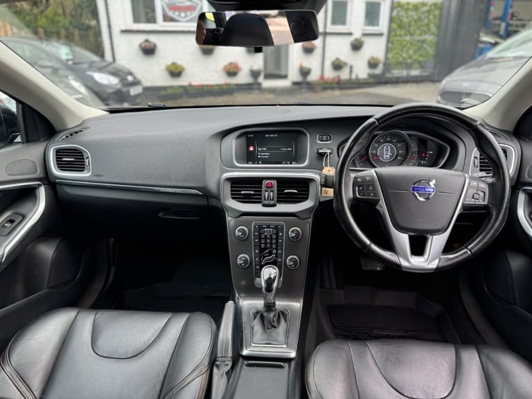 2014 Volvo V40 Cross Country 2.0 D3 Lux Nav Hatchback 5dr Diesel Geartronic Euro 5 (s/s) (150 ps)...