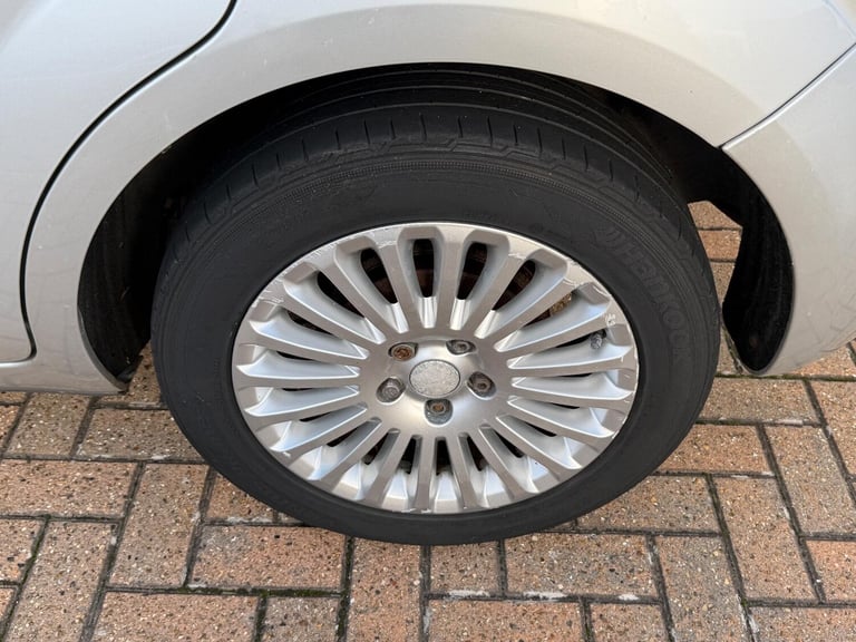 2010 Ford Focus 1.6 Titanium 5dr Auto HATCHBACK PETROL Automatic