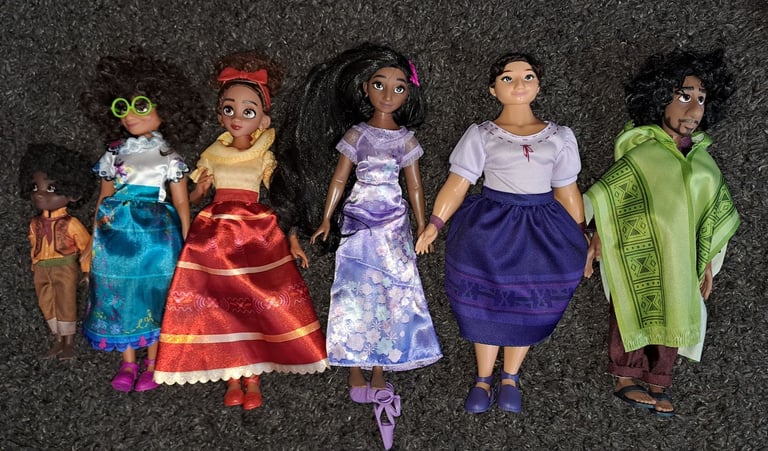 6 Encanto Dolls (large)