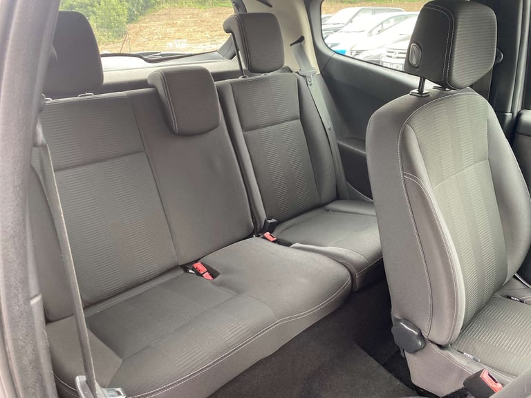 2010 Renault Clio 1.1 Clio Dynamique TomTom 16V 3dr Hatchback Petrol Manual