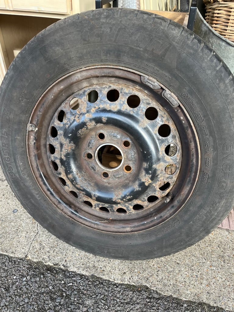 image for SPARE WHEEL AND TYRE MICHELIN ENERGY SAVER 195/65 R15