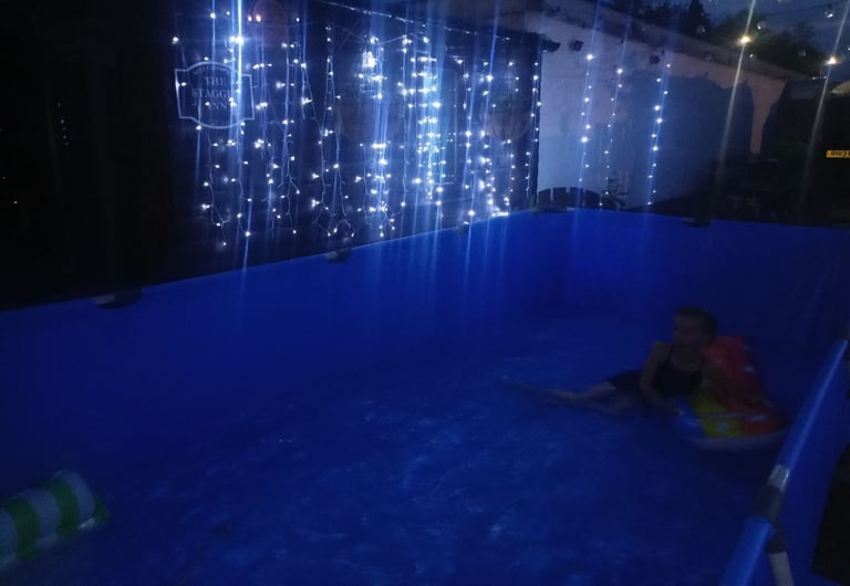 Large intex paddling pool 