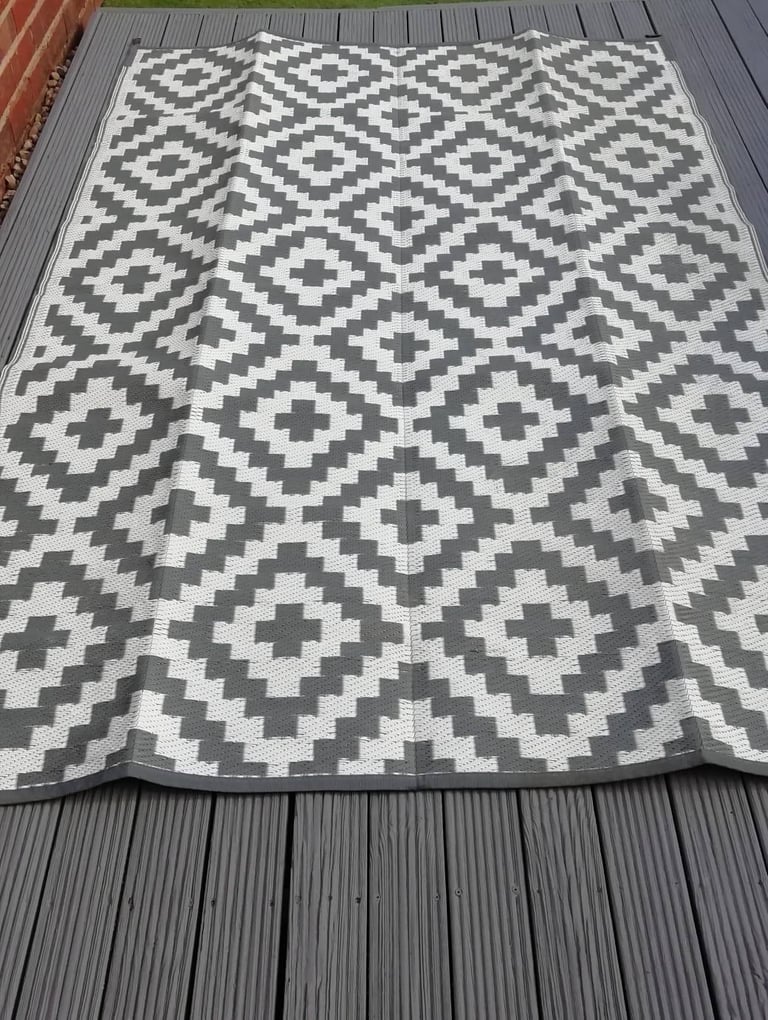 Outdoor/ Indoor rugs for sale 
