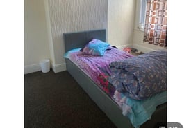 One double bedroom available in share house 