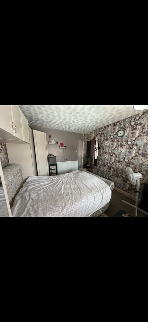 3 bedroom with 2 bathrooms 