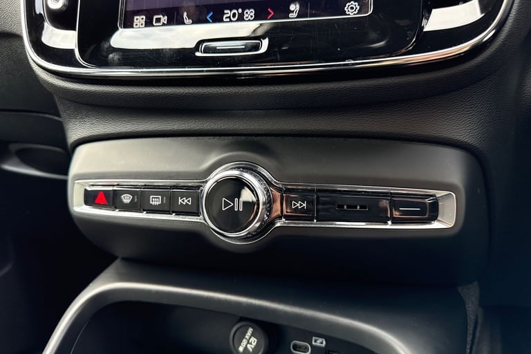 2023 Volvo XC40 2.0 B3 MHEV Plus DCT Auto Euro 6 (s/s) 5dr SUV PETROL Automatic