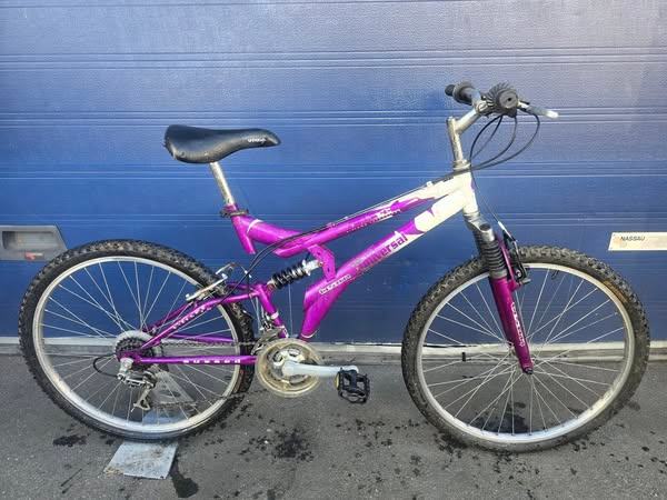 Unisex mountain bike UNIVERSAL TEAM Wheels 26" Frame 18"