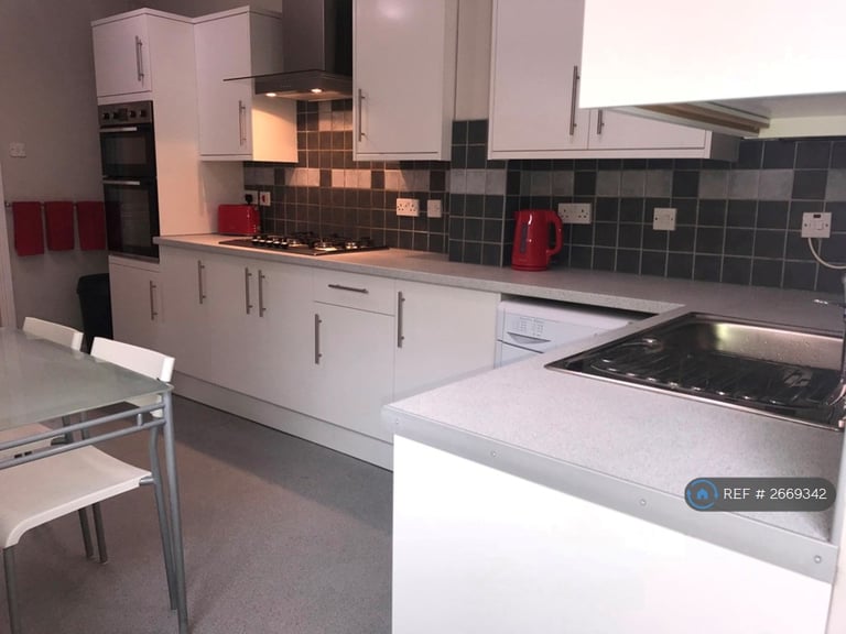 6 bedroom house in Stalbridge Avenue, Liverpool, L18 (6 bed) (#2669342)