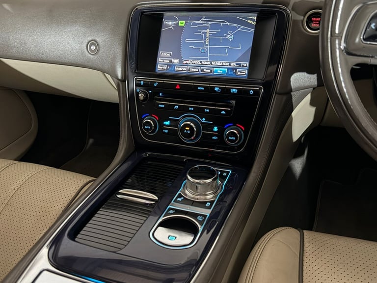 2011 61 JAGUAR XJ PORTFOLIO 3.0 DIESEL V6 AUTOMATIC 4 DOOR SALOON FULLY LOADED