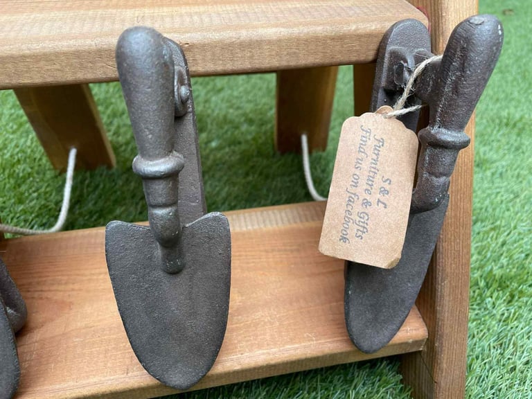 🪏🚪Cast iron garden spade door knocker £7 each
