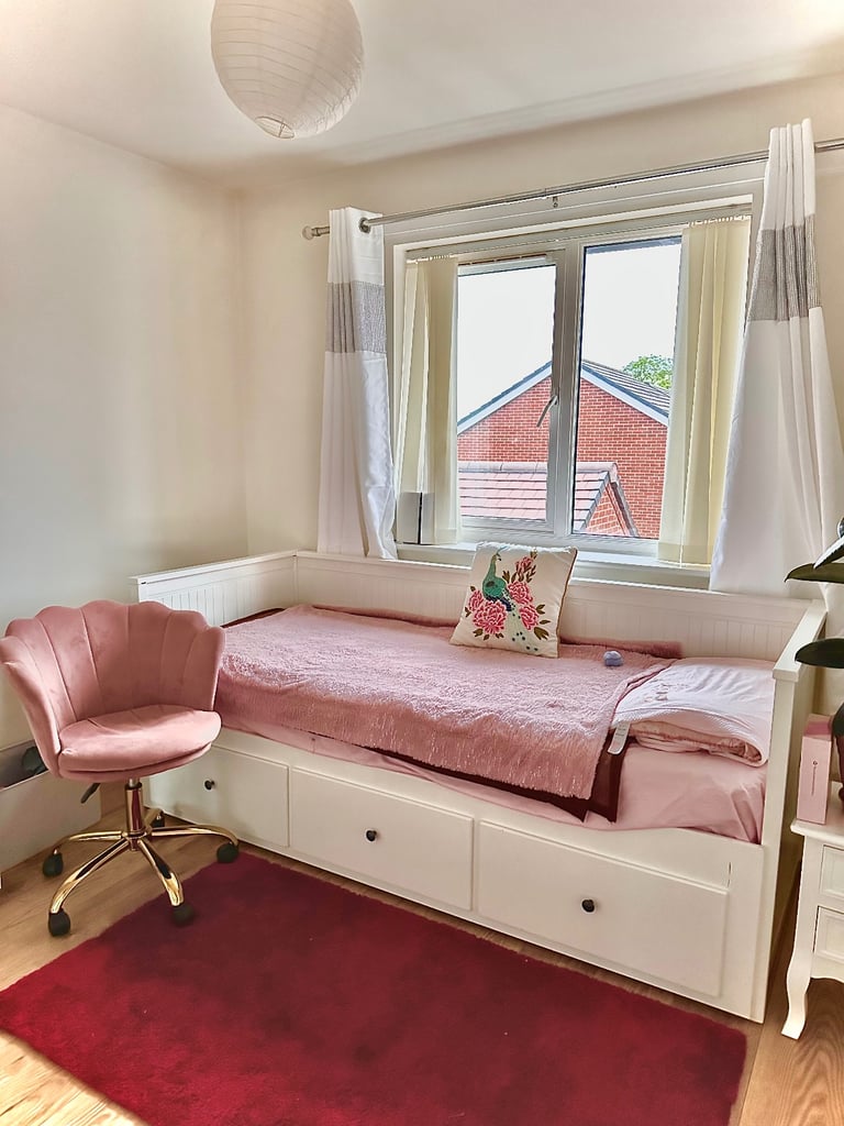 En-suite Room And Single Room 