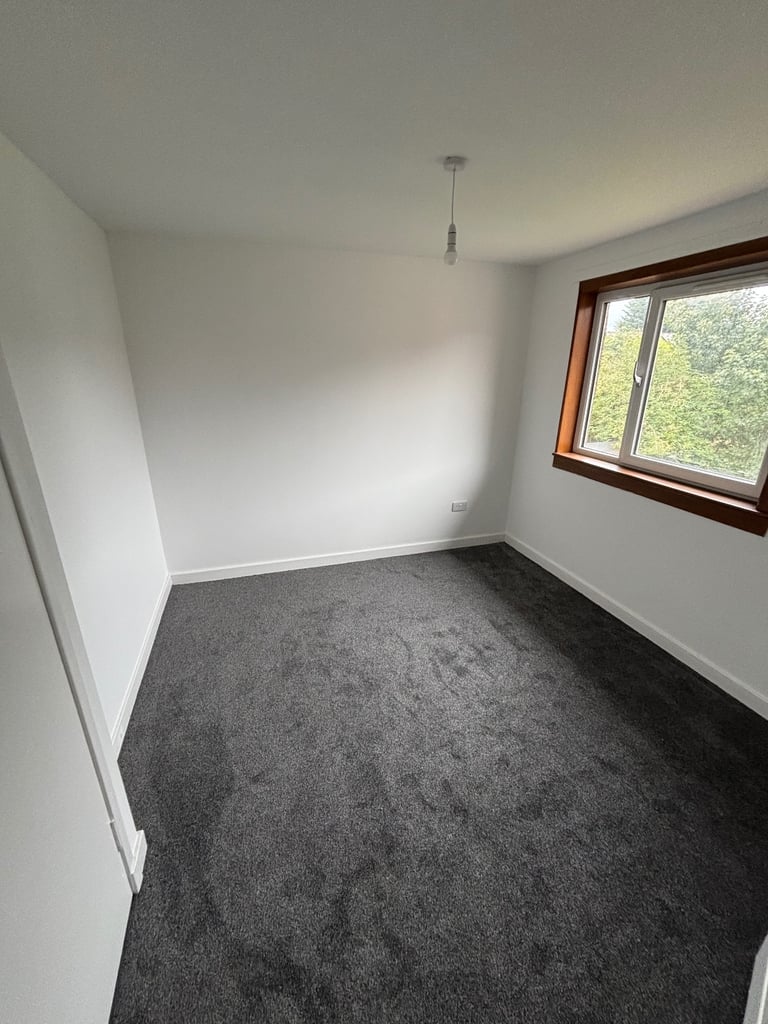 🌟 Newly Refurbished 2-Bed End-Terrace  – Available Now 🌟