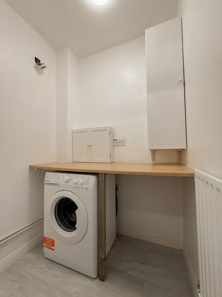 One-Bedroom Flat Spacious. Sutton. SM2 