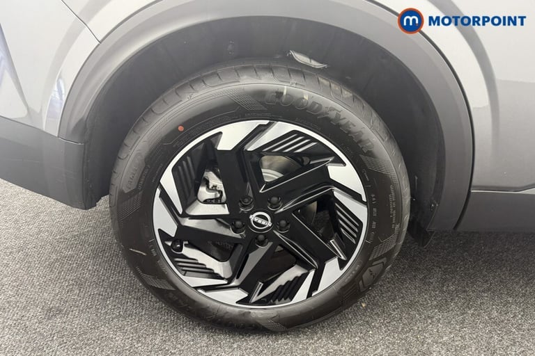 2025 Nissan Qashqai 1.3 DiG-T MH 158 N-Connecta [Glass Rf] 5dr Xtronic SUV Petrol Automatic